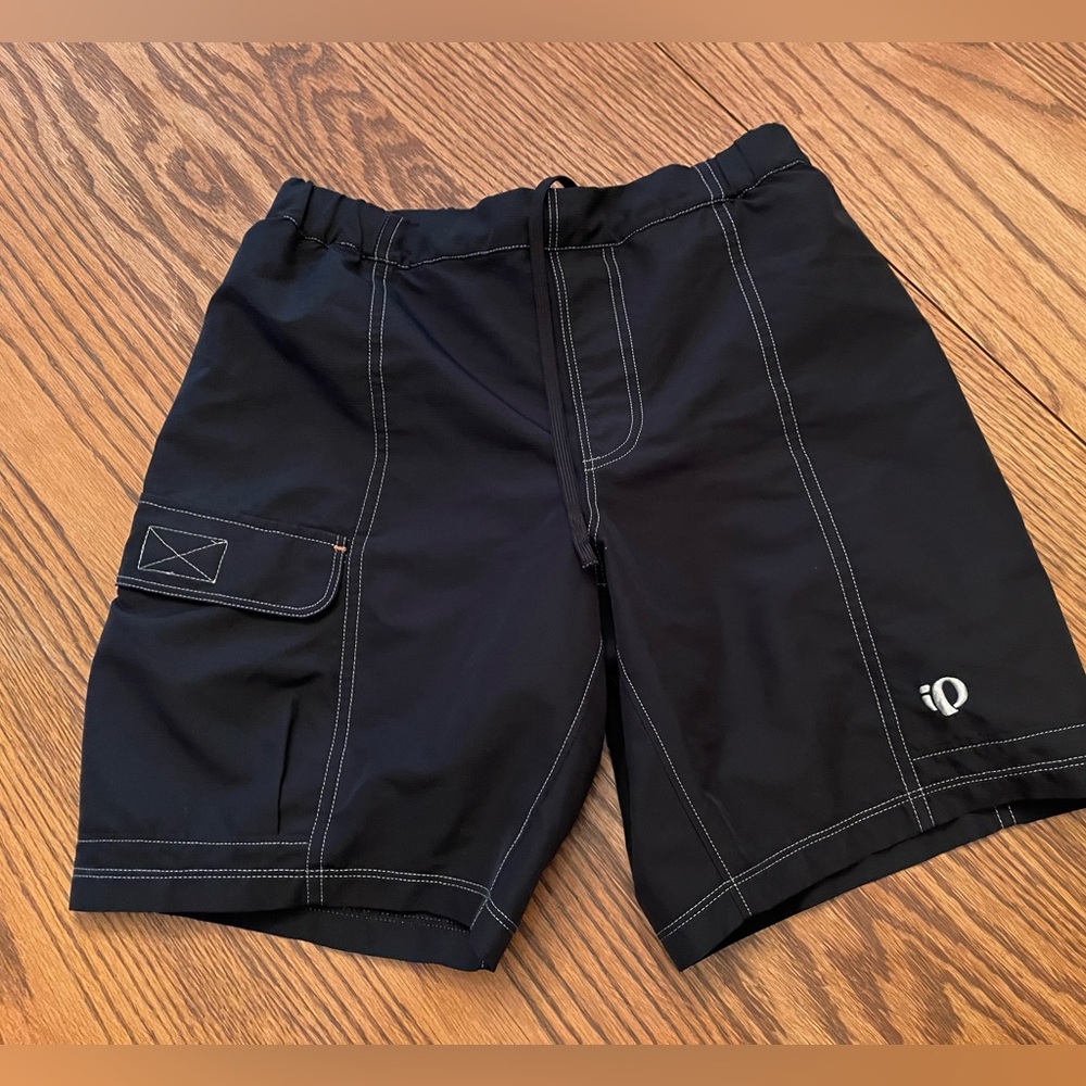 Pearl Izumi bike shorts. Youth large. Black